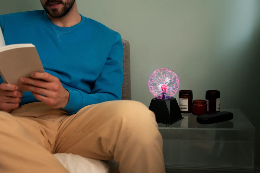 A person powers down their phone at sunset, symbolizing a tech detox—simple unplugging habits to boost focus, improve sleep, and lower stress.