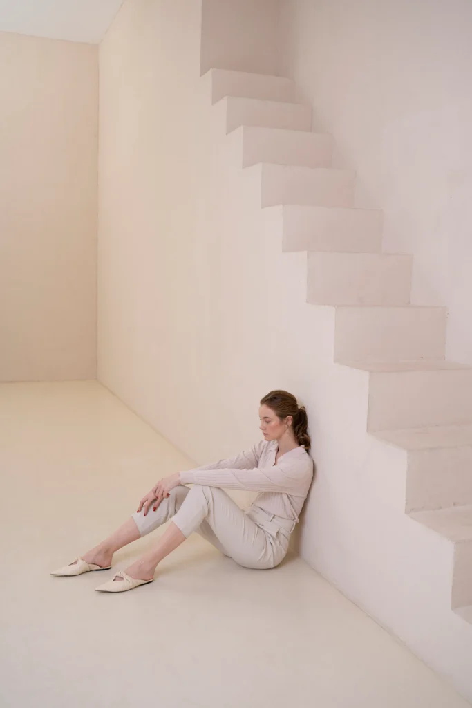 Minimalism in Modern Life
Minimalist modern living space with neutral colors, simple furniture, and natural light creating a calm, clutter-free atmosphere.