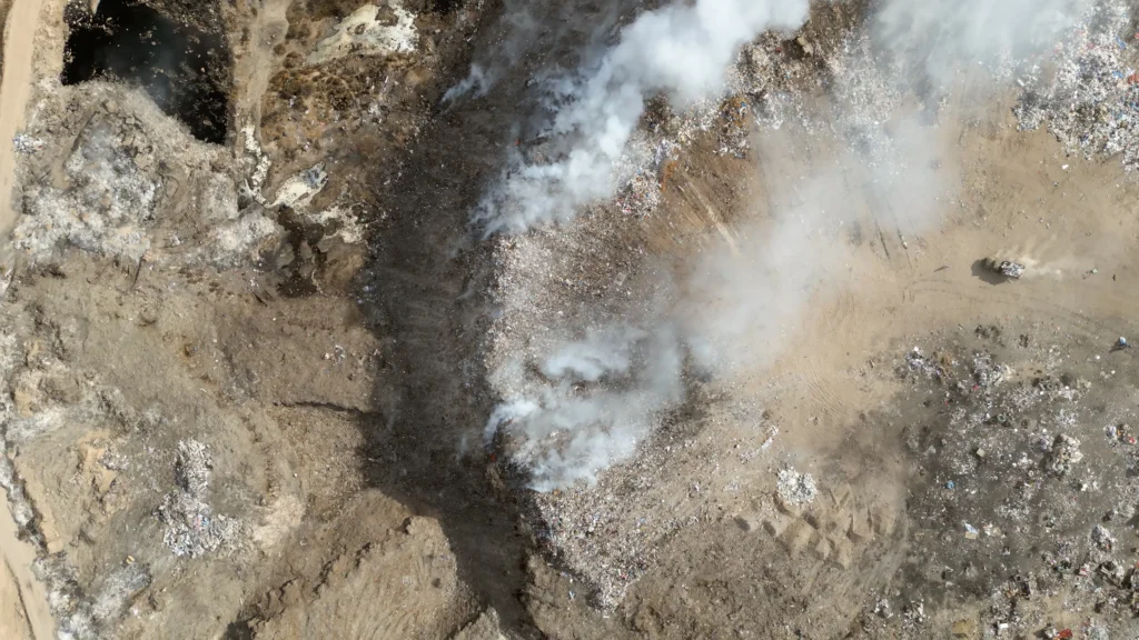 Blue Origin’s New Glenn rocket erupts in a massive fireball during a ground test at Cape Canaveral, sending flames and thick smoke into the sky as engineers investigate the cause of the explosion.
