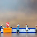 U.S. workers and policymakers discussing the 2026 minimum wage increase debate